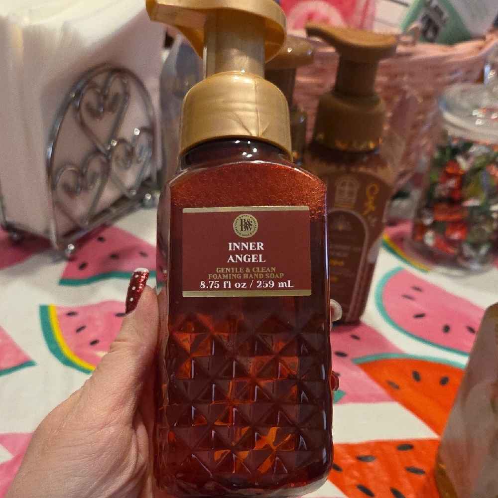 Nwt Gentle & Clean Foaming Hand Soap - Red